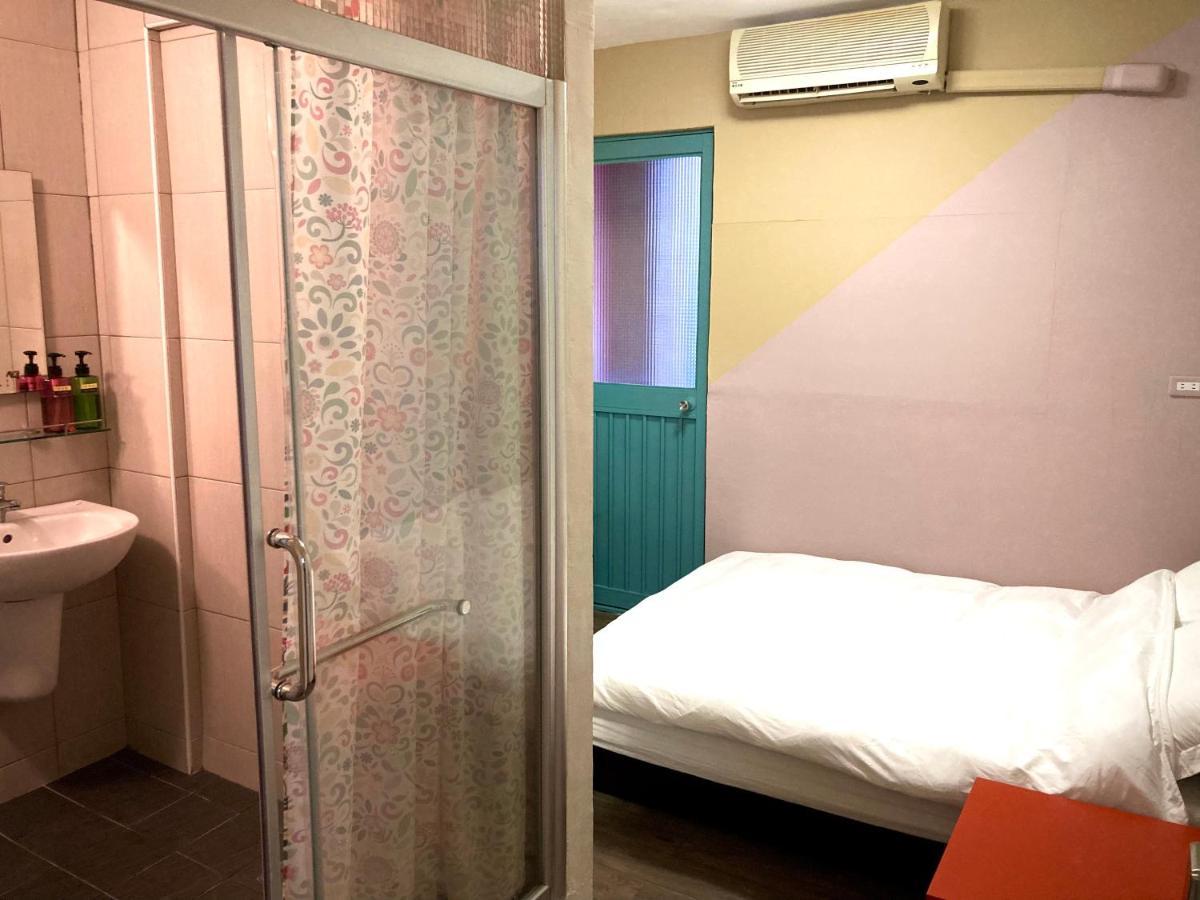 Appartamento 台南富居tainan Fu House預訂後請主動聯繫做確認才保留訂房 Esterno foto