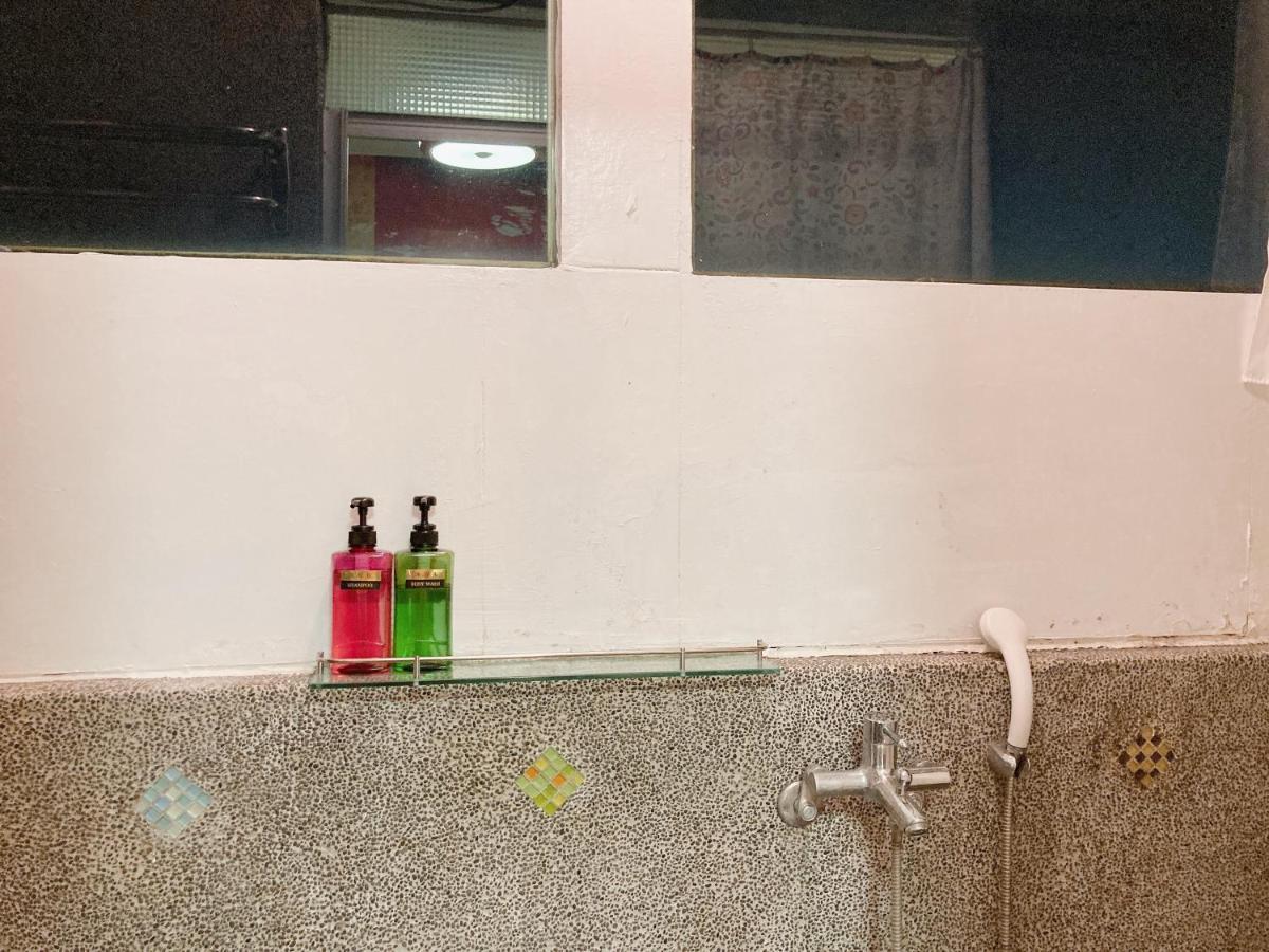Appartamento 台南富居tainan Fu House預訂後請主動聯繫做確認才保留訂房 Esterno foto